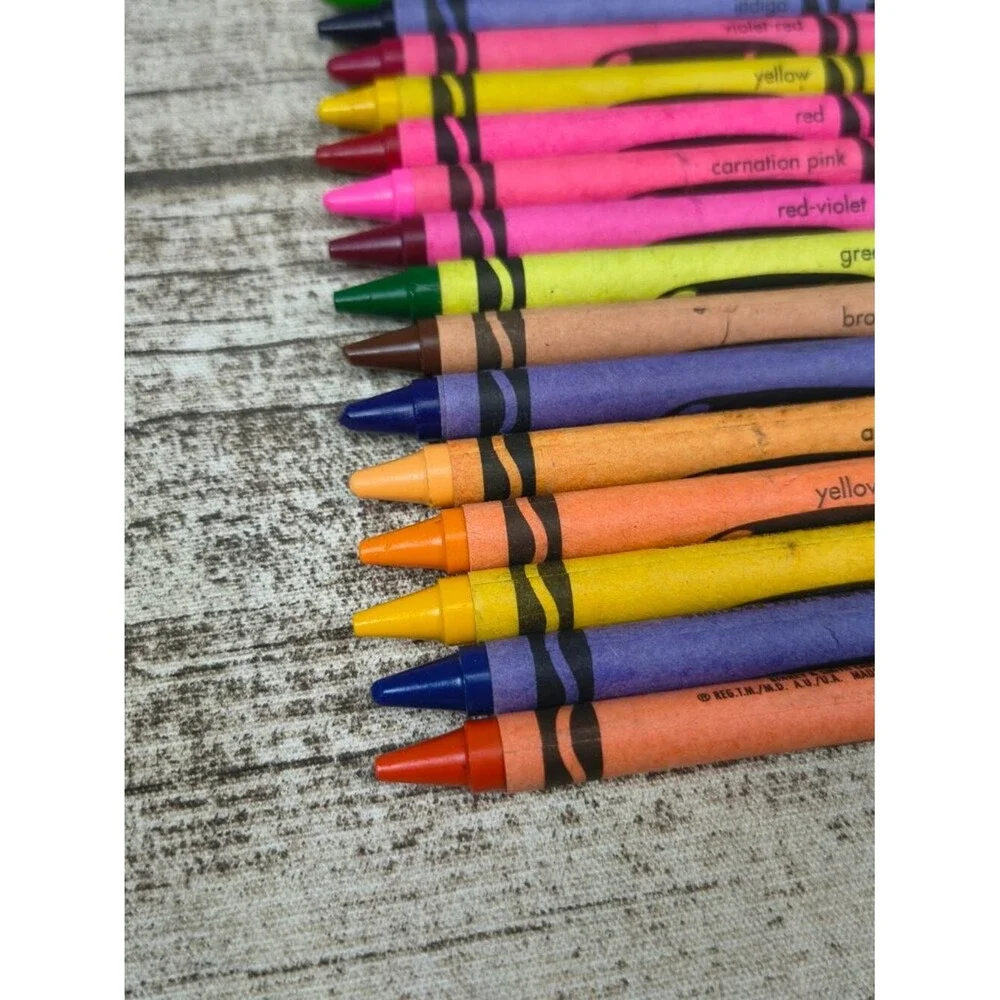 Vintage 2000 Crayola Crayons 24 Pack (Only 23 Included) - Dandelion and Others